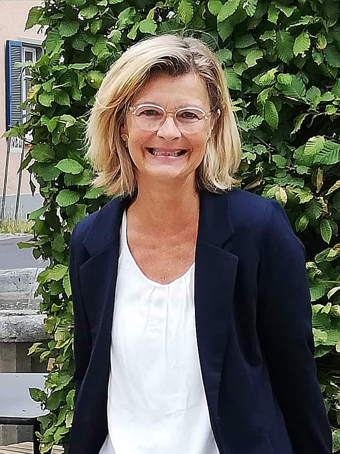 Dr. Claudia Mennen